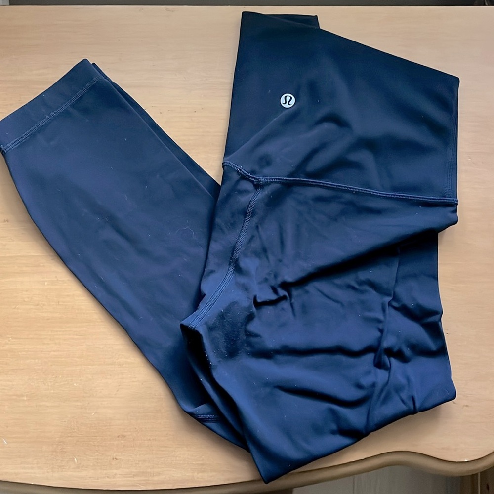 Lululemon cropped navy align size 6
